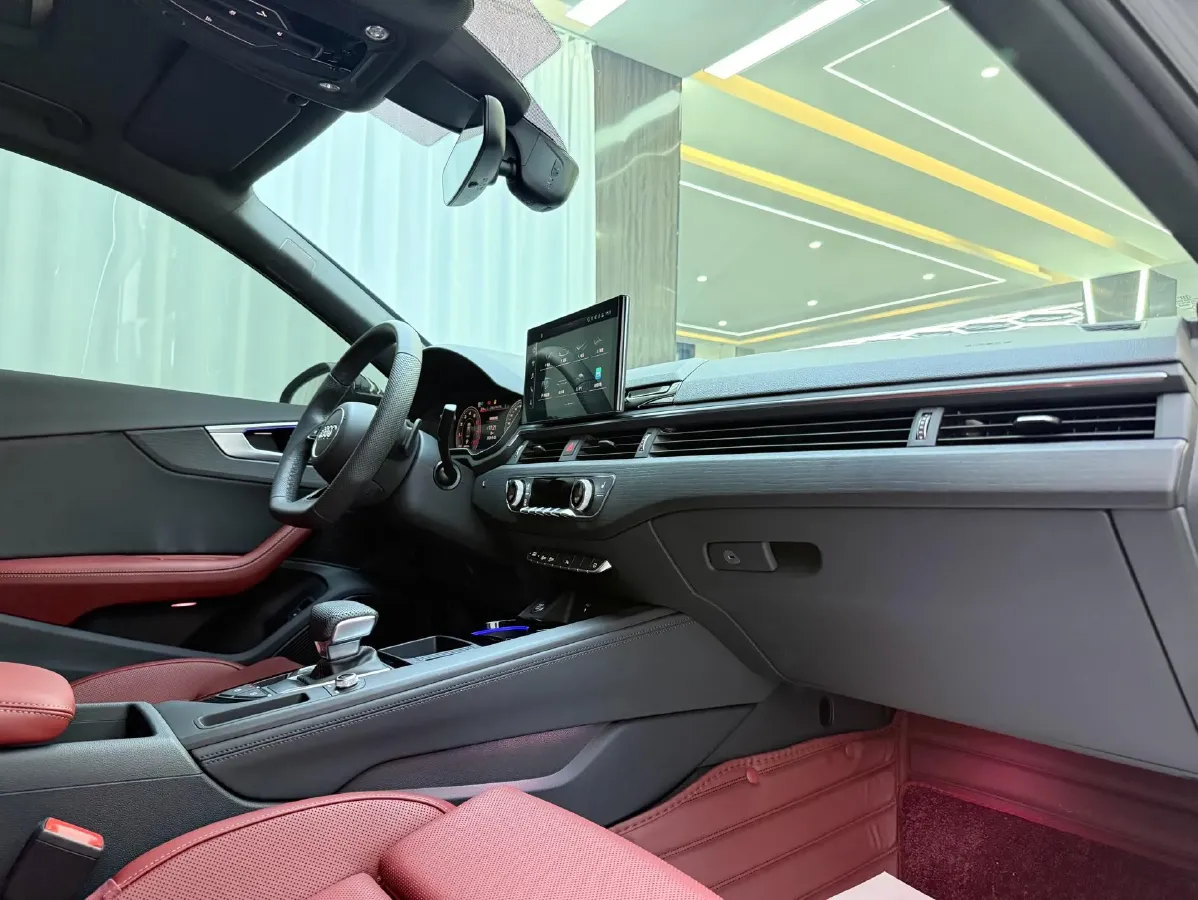 2024 Audi A4L 2.0T 190HP L4 7DCT,autocango,china used car exporter,china ev exporter,chinese used car exporter,chinese used ev exporter