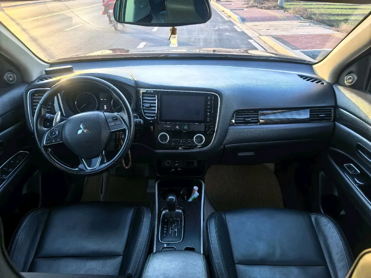 2019 Mitsubishi Outlander 2.4L 192HP L4 CVT,autocango,china used car exporter,china ev exporter,chinese used car exporter,chinese used ev exporter