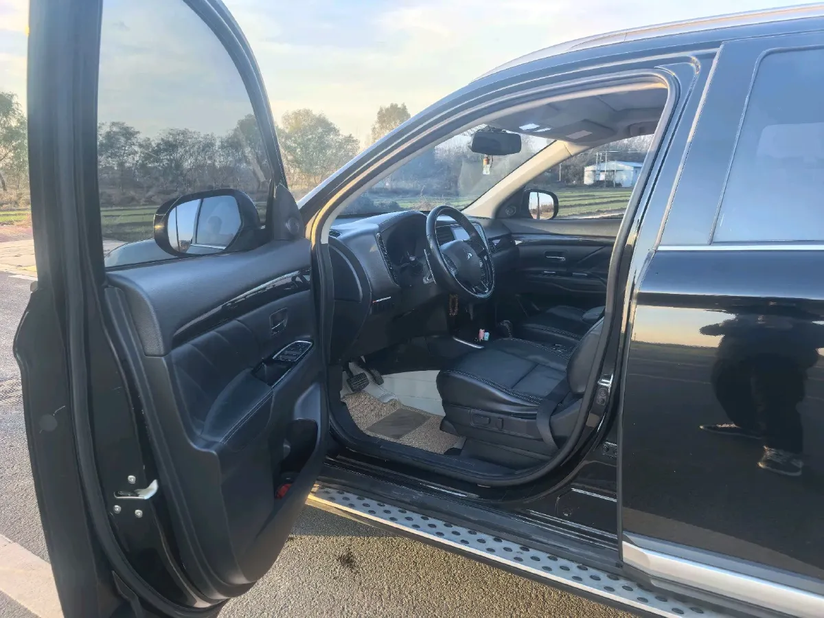 2019 Mitsubishi Outlander 2.4L 192HP L4 CVT,autocango,china used car exporter,china ev exporter,chinese used car exporter,chinese used ev exporter