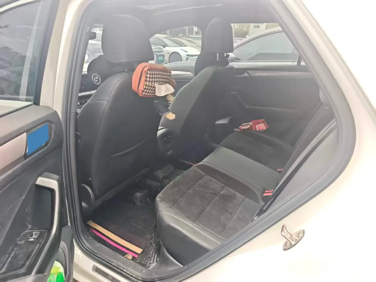 2022 Volkswagen T-Roc 1.4T 150HP L4 7DCT,autocango,china used car exporter,china ev exporter,chinese used car exporter,chinese used ev exporter