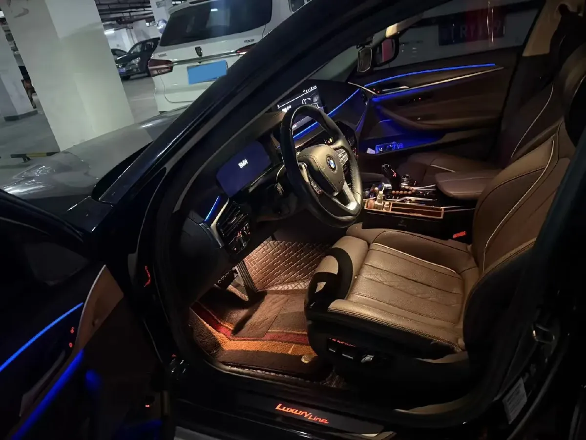 2022 BMW 5 Series 2.0T 252HP L4 8AT,autocango,china used car exporter,china ev exporter,chinese used car exporter,chinese used ev exporter