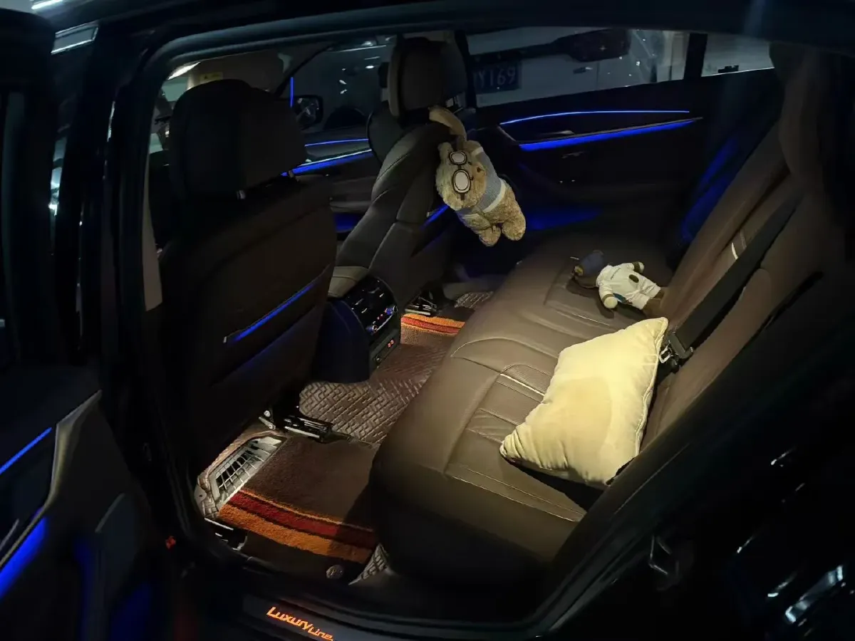 2022 BMW 5 Series 2.0T 252HP L4 8AT,autocango,china used car exporter,china ev exporter,chinese used car exporter,chinese used ev exporter