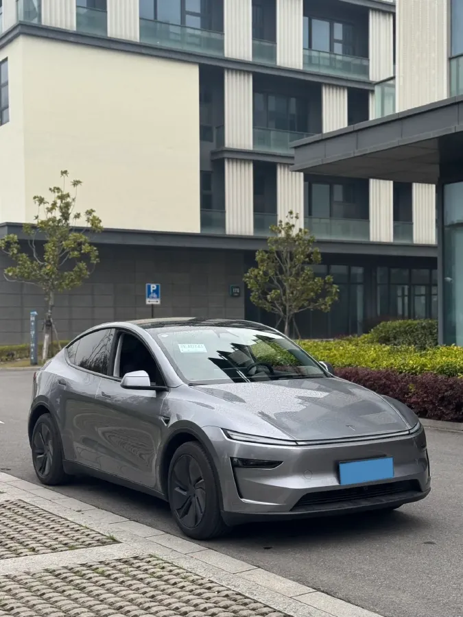2025 Tesla Model Y BEV 62.5KWH,autocango,china used car exporter,china ev exporter,chinese used car exporter,chinese used ev exporter