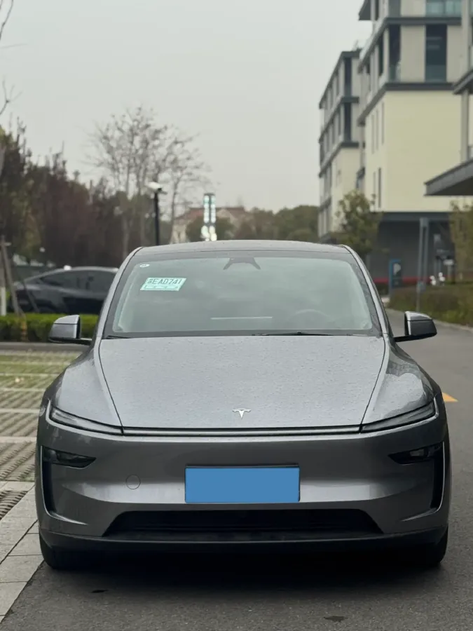 2025 Tesla Model Y BEV 62.5KWH,autocango,china used car exporter,china ev exporter,chinese used car exporter,chinese used ev exporter