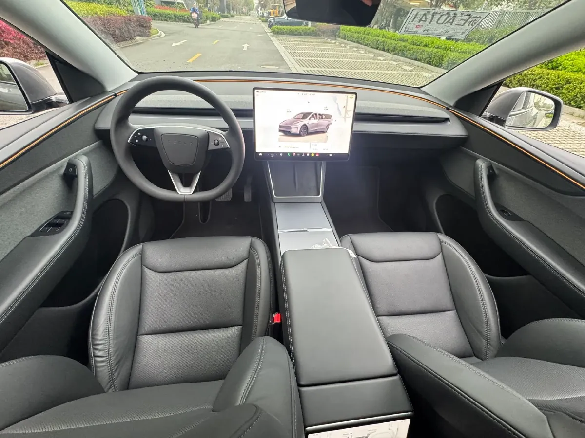 2025 Tesla Model Y BEV 62.5KWH,autocango,china used car exporter,china ev exporter,chinese used car exporter,chinese used ev exporter