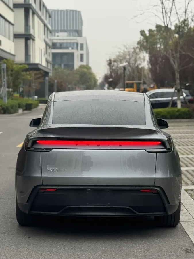 2025 Tesla Model Y BEV 62.5KWH,autocango,china used car exporter,china ev exporter,chinese used car exporter,chinese used ev exporter