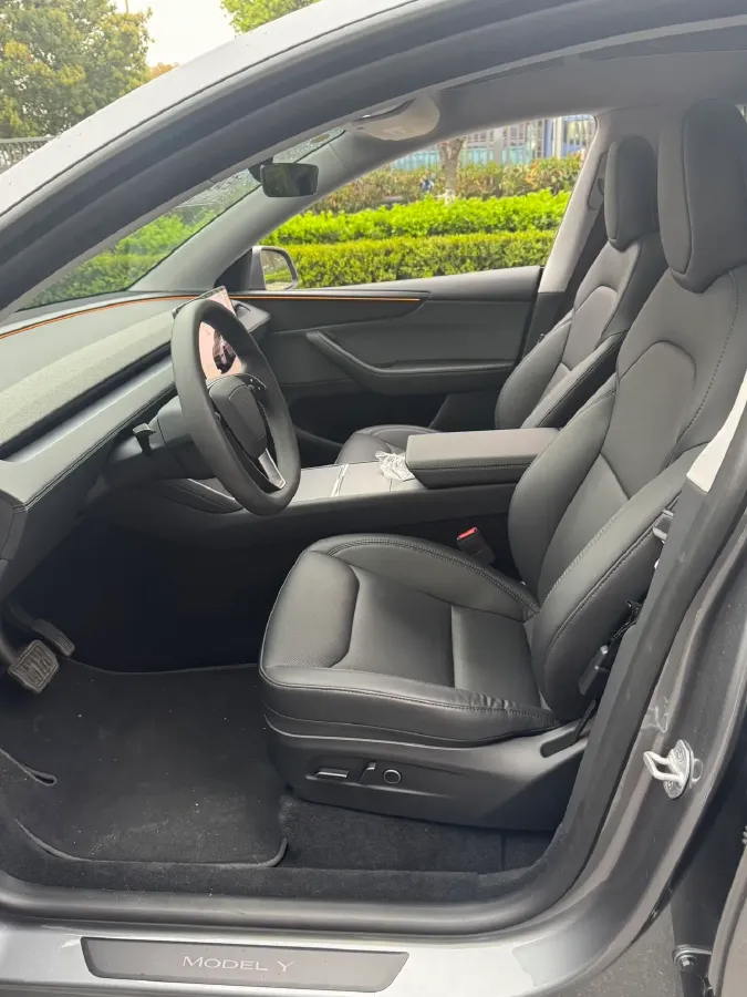 2025 Tesla Model Y BEV 62.5KWH,autocango,china used car exporter,china ev exporter,chinese used car exporter,chinese used ev exporter