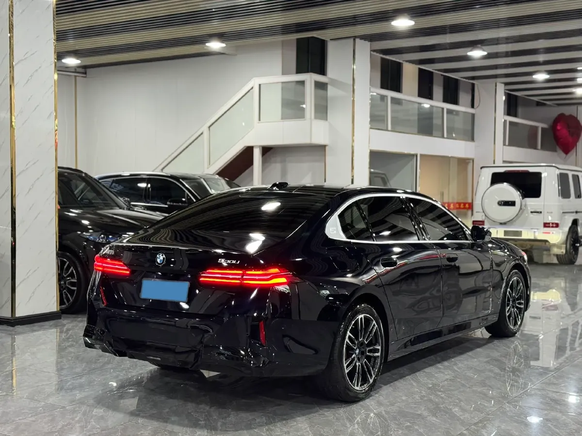 2025 BMW 5 Series 2.0T 258HP L4 8AT,autocango,china used car exporter,china ev exporter,chinese used car exporter,chinese used ev exporter