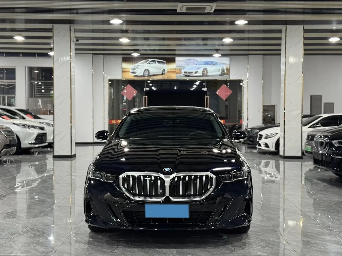 2025 BMW 5 Series 2.0T 258HP L4 8AT,autocango,china used car exporter,china ev exporter,chinese used car exporter,chinese used ev exporter