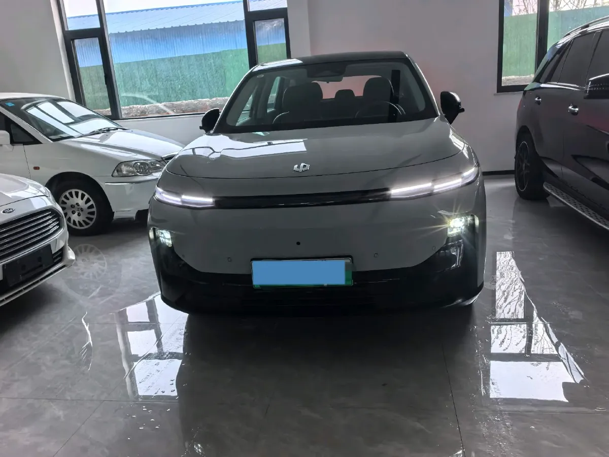 2025 Leapmotor B10 BEV 56.2KWH,autocango,china used car exporter,china ev exporter,chinese used car exporter,chinese used ev exporter