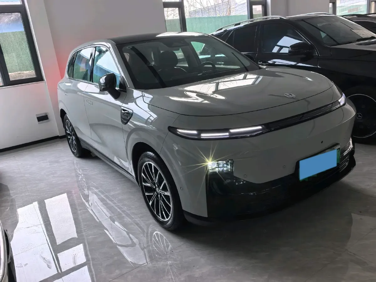 2025 Leapmotor B10 BEV 56.2KWH,autocango,china used car exporter,china ev exporter,chinese used car exporter,chinese used ev exporter