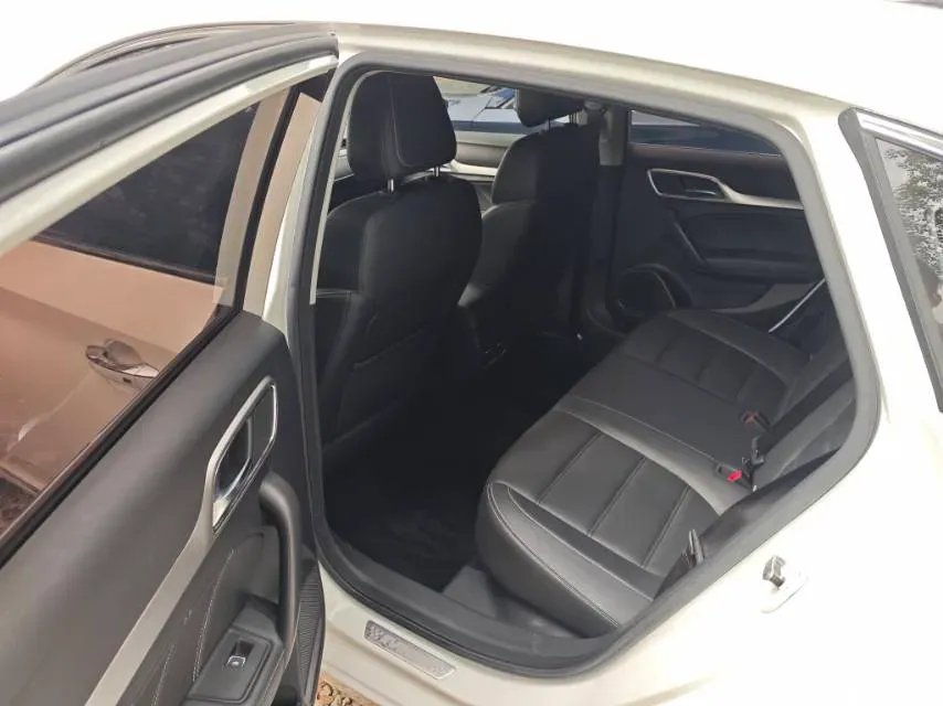 2019 MAXUS XinTu V80 2.5T 136HP L4 6AMT,autocango,china used car exporter,china ev exporter,chinese used car exporter,chinese used ev exporter