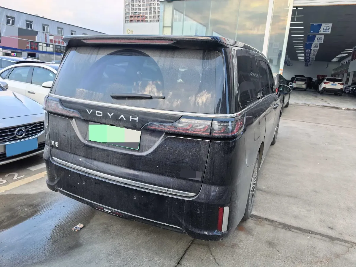 2025 Voyah Dream 1.5T 150HP L4 PHEV 41.7KWH,autocango,china used car exporter,china ev exporter,chinese used car exporter,chinese used ev exporter