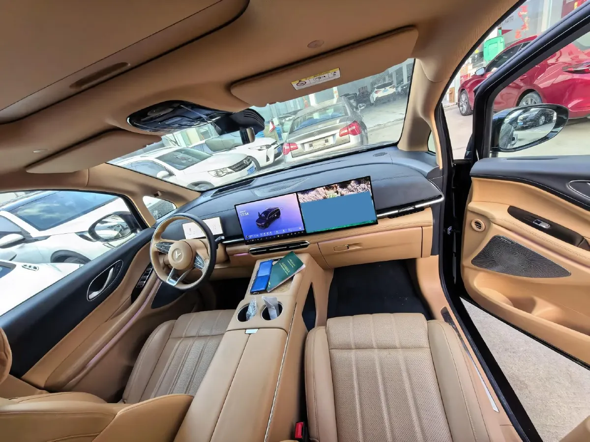 2025 Voyah Dream 1.5T 150HP L4 PHEV 41.7KWH,autocango,china used car exporter,china ev exporter,chinese used car exporter,chinese used ev exporter