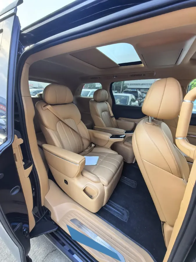 2025 Voyah Dream 1.5T 150HP L4 PHEV 41.7KWH,autocango,china used car exporter,china ev exporter,chinese used car exporter,chinese used ev exporter