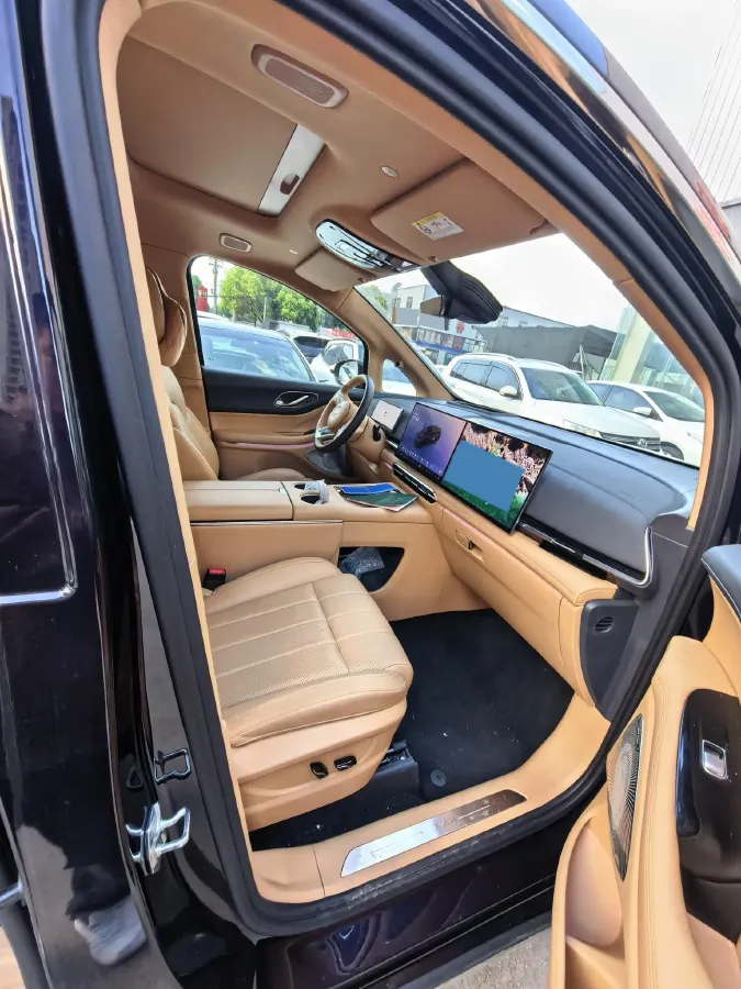 2025 Voyah Dream 1.5T 150HP L4 PHEV 41.7KWH,autocango,china used car exporter,china ev exporter,chinese used car exporter,chinese used ev exporter