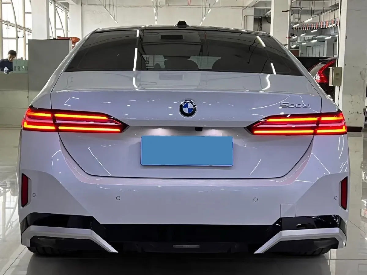 2024 BMW 5 Series 2.0T 258HP L4 8AT,autocango,china used car exporter,china ev exporter,chinese used car exporter,chinese used ev exporter