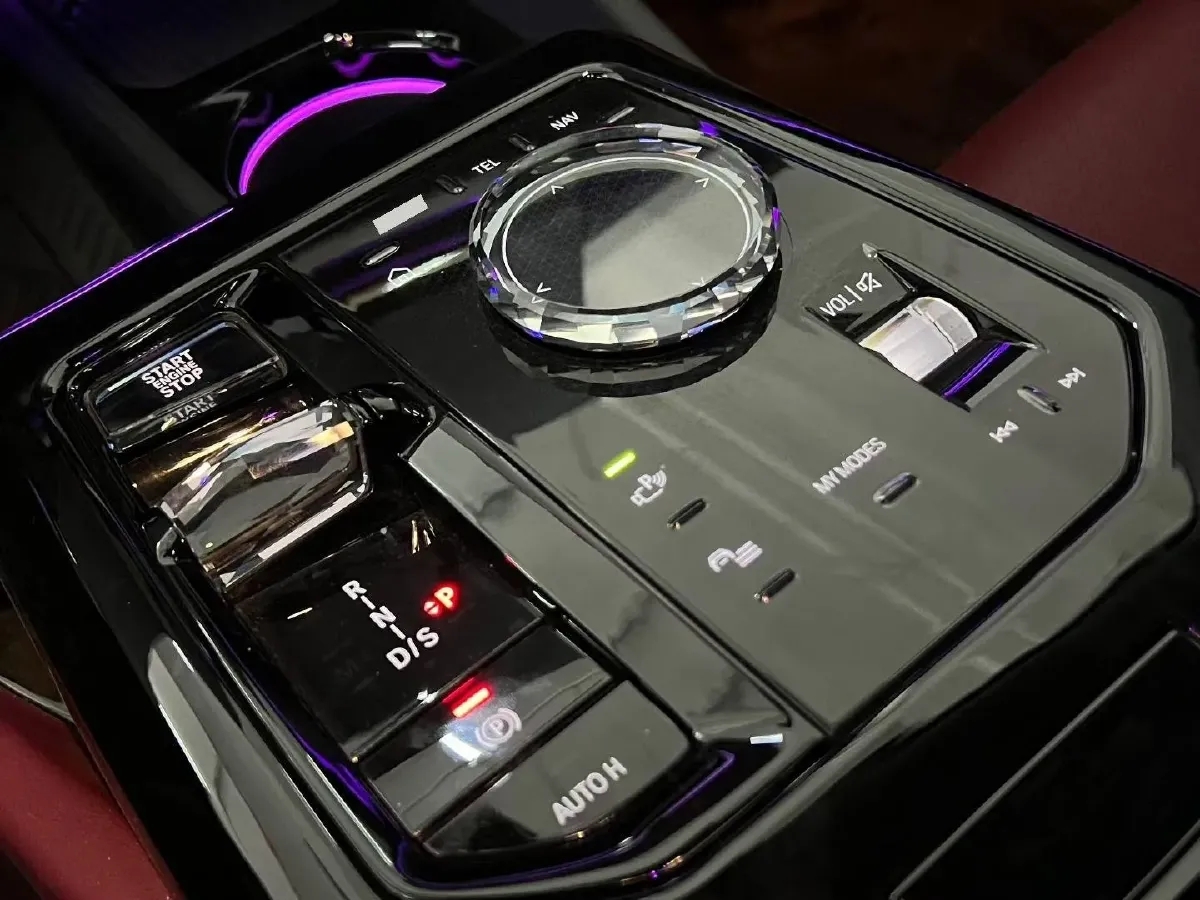 2024 BMW 5 Series 2.0T 258HP L4 8AT,autocango,china used car exporter,china ev exporter,chinese used car exporter,chinese used ev exporter