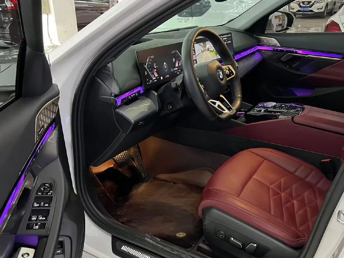 2024 BMW 5 Series 2.0T 258HP L4 8AT,autocango,china used car exporter,china ev exporter,chinese used car exporter,chinese used ev exporter