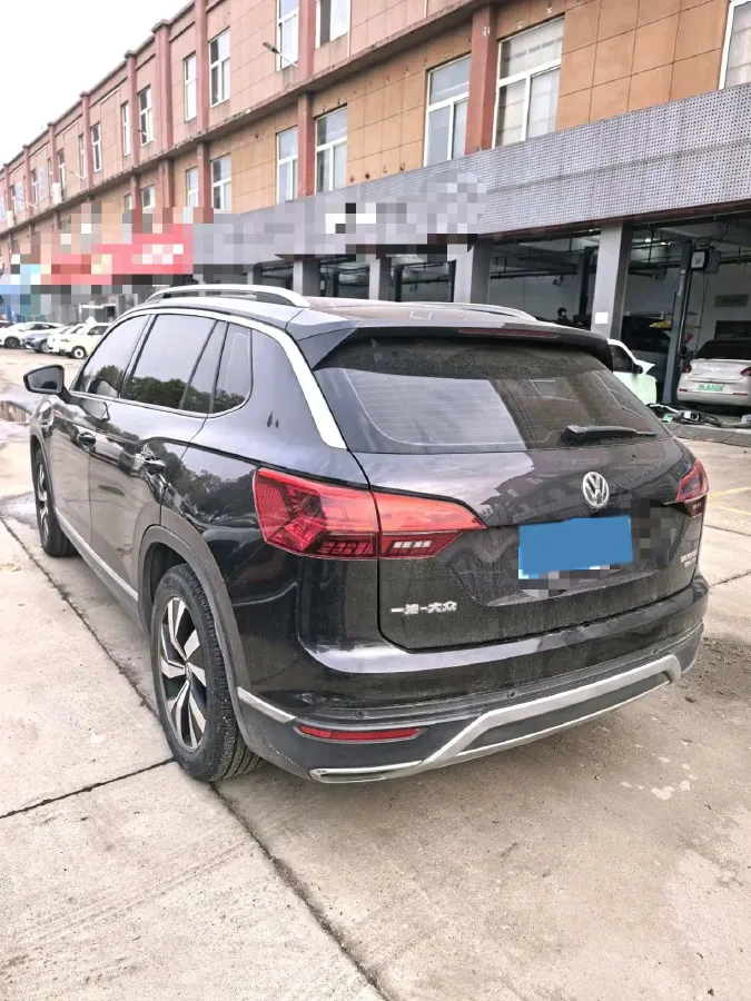 2019 Jeep Cherokee 2.0T 234HP L4 9AT,autocango,china used car exporter,china ev exporter,chinese used car exporter,chinese used ev exporter