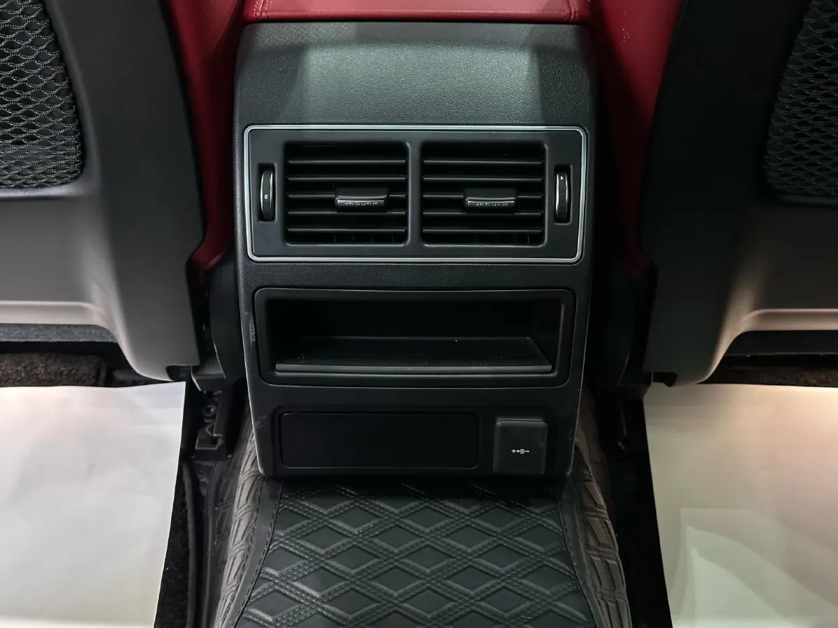 2023 Jaguar XFL 2.0T 250HP L4 8AT,autocango,china used car exporter,china ev exporter,chinese used car exporter,chinese used ev exporter