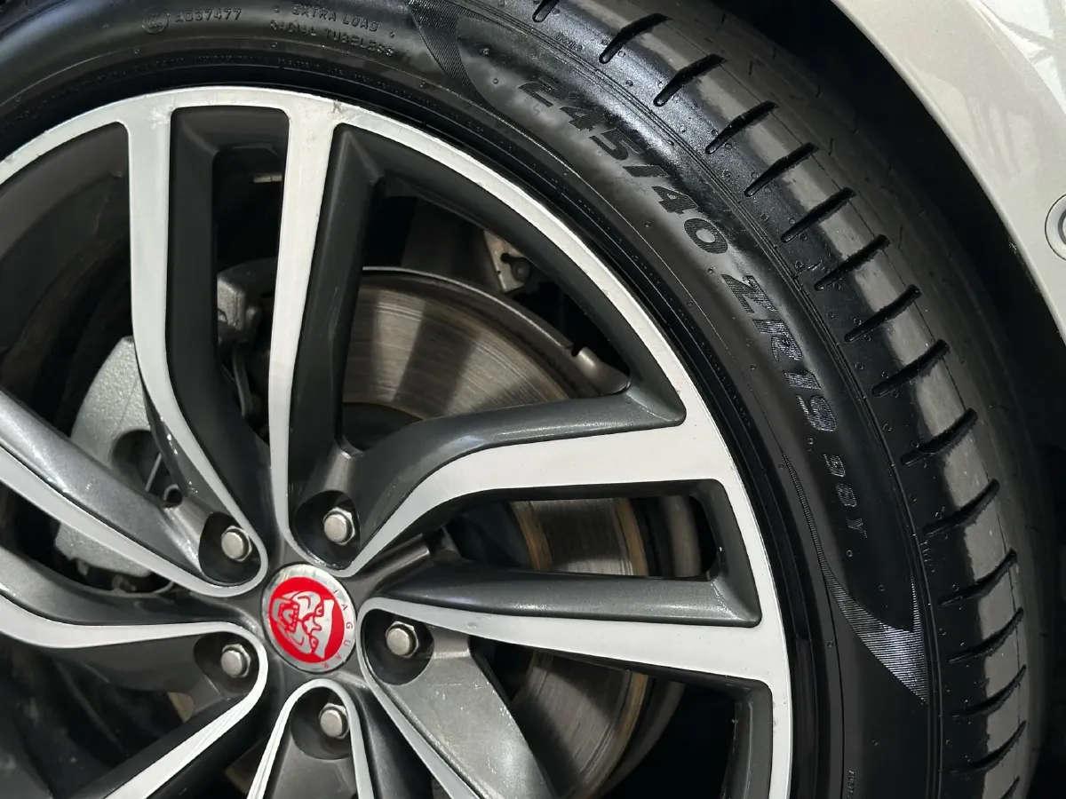 2023 Jaguar XFL 2.0T 250HP L4 8AT,autocango,china used car exporter,china ev exporter,chinese used car exporter,chinese used ev exporter