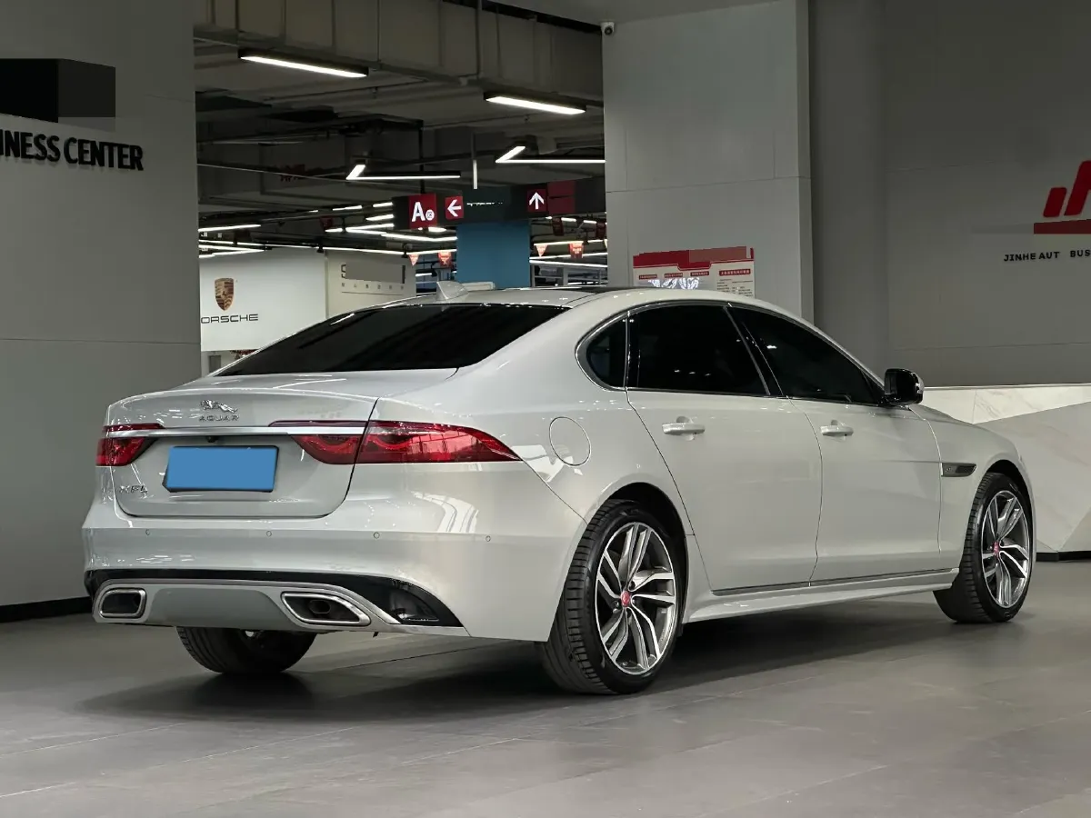 2023 Jaguar XFL 2.0T 250HP L4 8AT,autocango,china used car exporter,china ev exporter,chinese used car exporter,chinese used ev exporter