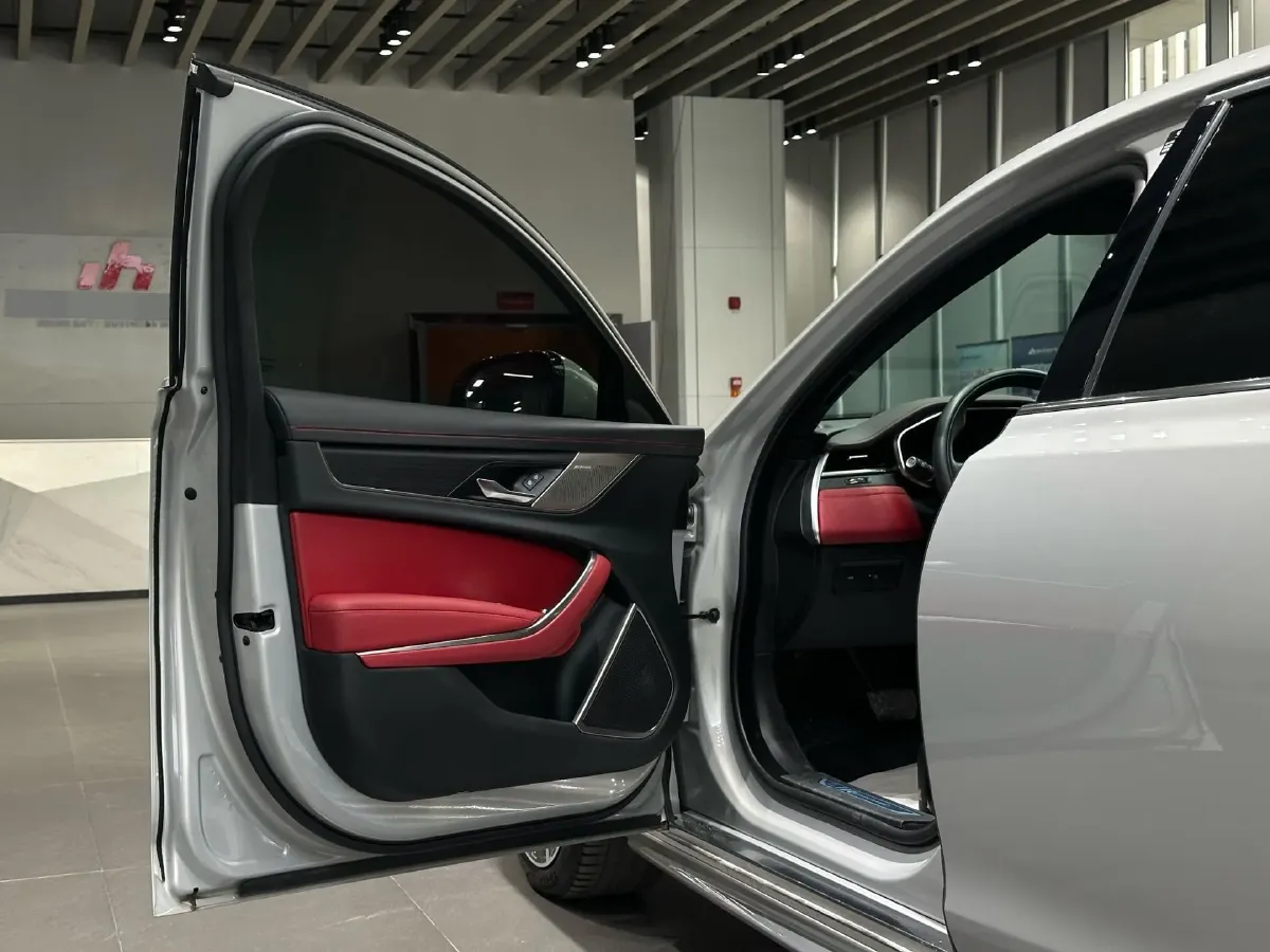 2023 Jaguar XFL 2.0T 250HP L4 8AT,autocango,china used car exporter,china ev exporter,chinese used car exporter,chinese used ev exporter