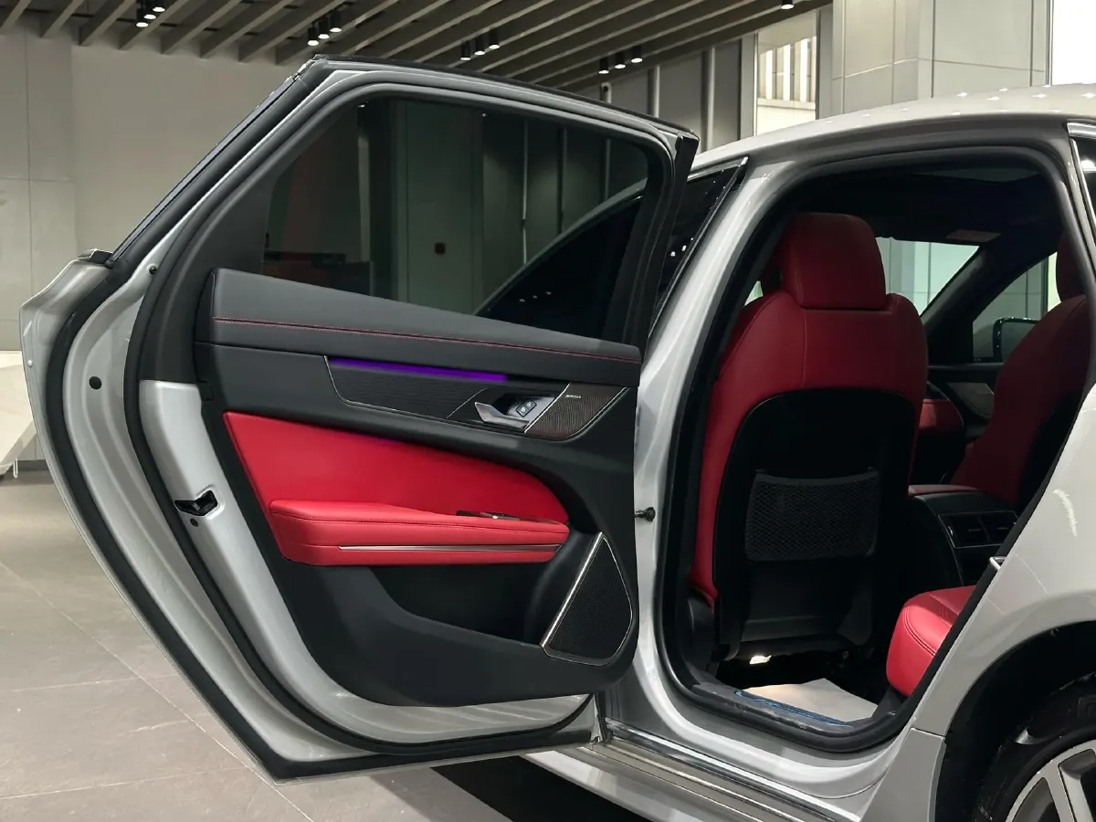 2023 Jaguar XFL 2.0T 250HP L4 8AT,autocango,china used car exporter,china ev exporter,chinese used car exporter,chinese used ev exporter