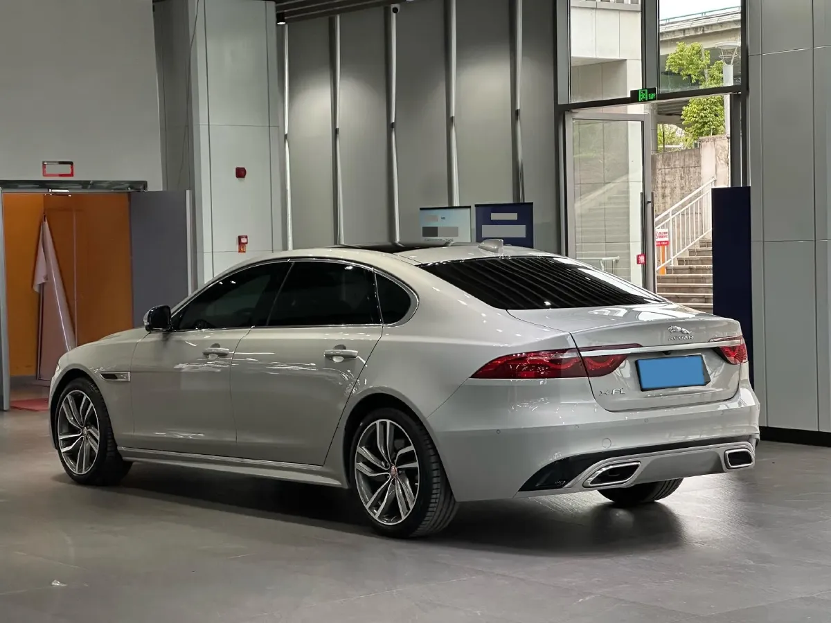 2023 Jaguar XFL 2.0T 250HP L4 8AT,autocango,china used car exporter,china ev exporter,chinese used car exporter,chinese used ev exporter