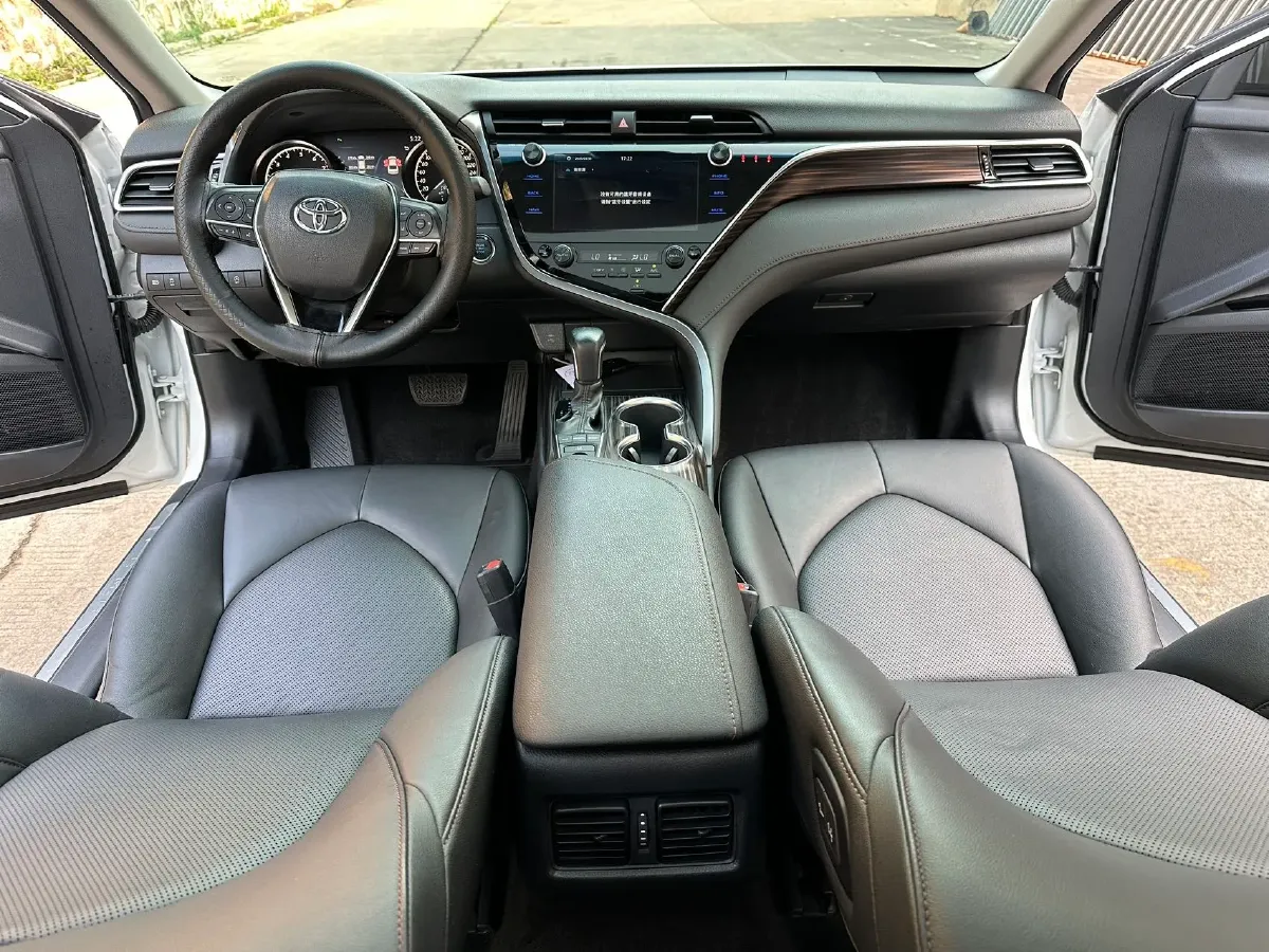 2019 Toyota Camry 2.5L 209HP L4 8AT,autocango,china used car exporter,china ev exporter,chinese used car exporter,chinese used ev exporter