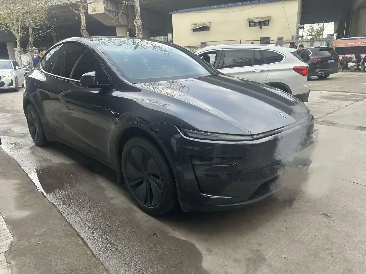 2025 Tesla Model Y BEV 62.5KWH,autocango,china used car exporter,china ev exporter,chinese used car exporter,chinese used ev exporter