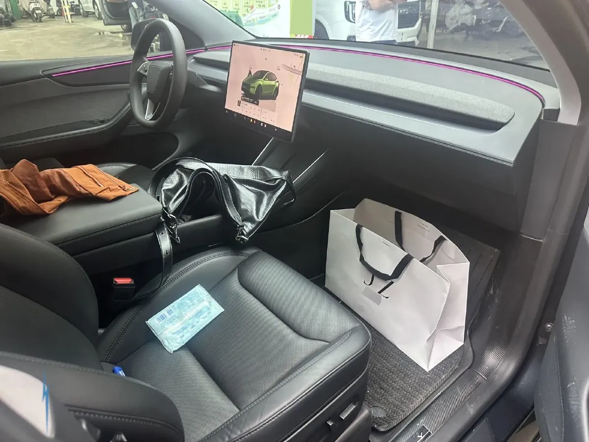 2025 Tesla Model Y BEV 62.5KWH,autocango,china used car exporter,china ev exporter,chinese used car exporter,chinese used ev exporter