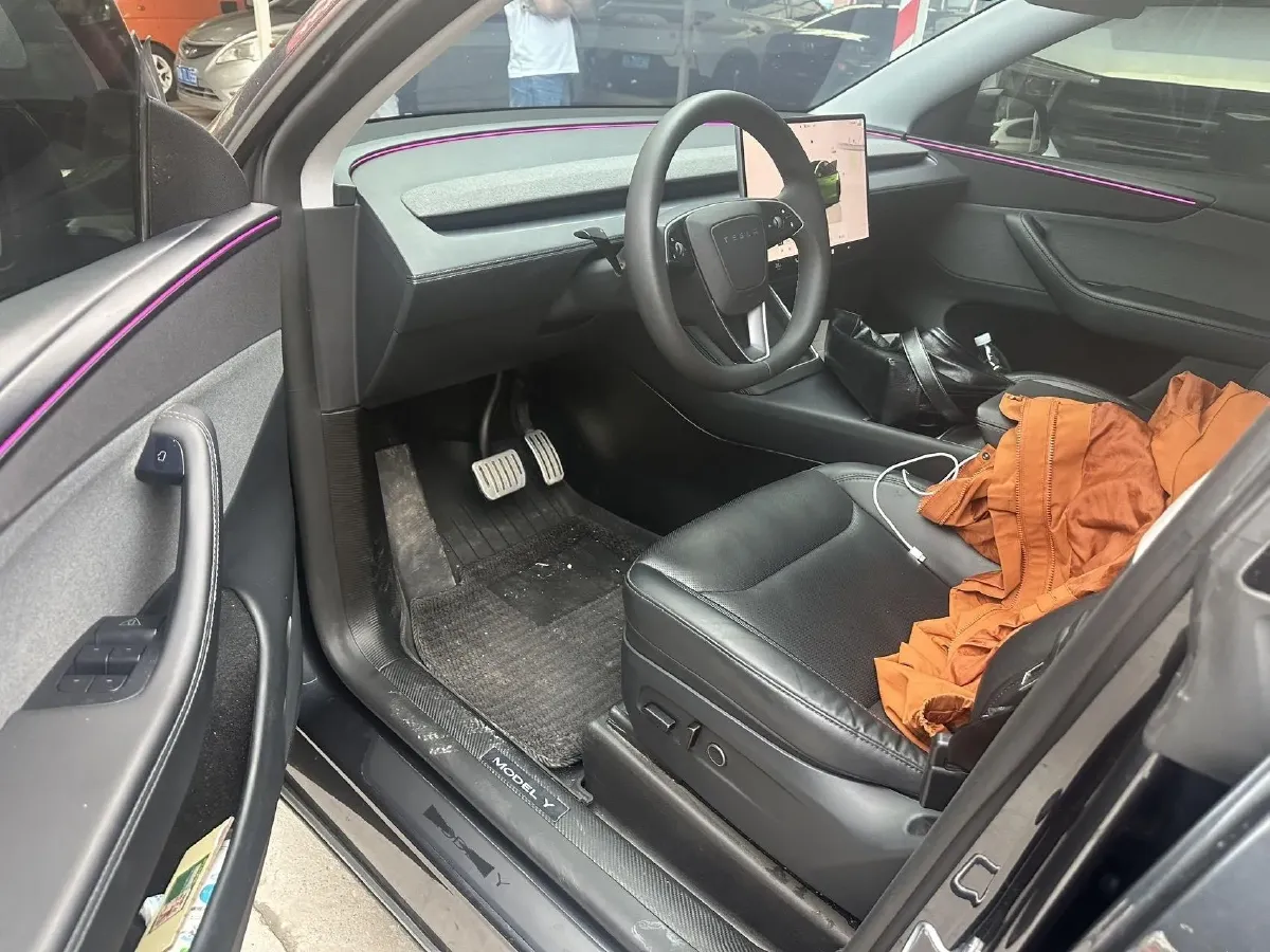 2025 Tesla Model Y BEV 62.5KWH,autocango,china used car exporter,china ev exporter,chinese used car exporter,chinese used ev exporter