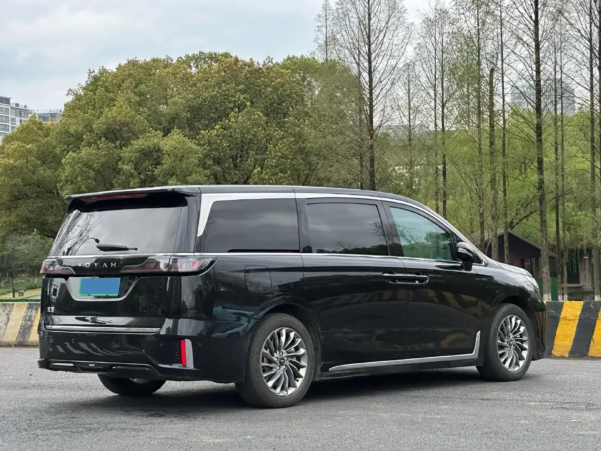 2022 Voyah Dream 1.5T 136HP L4 PHEV 25.57KWH,autocango,china used car exporter,china ev exporter,chinese used car exporter,chinese used ev exporter