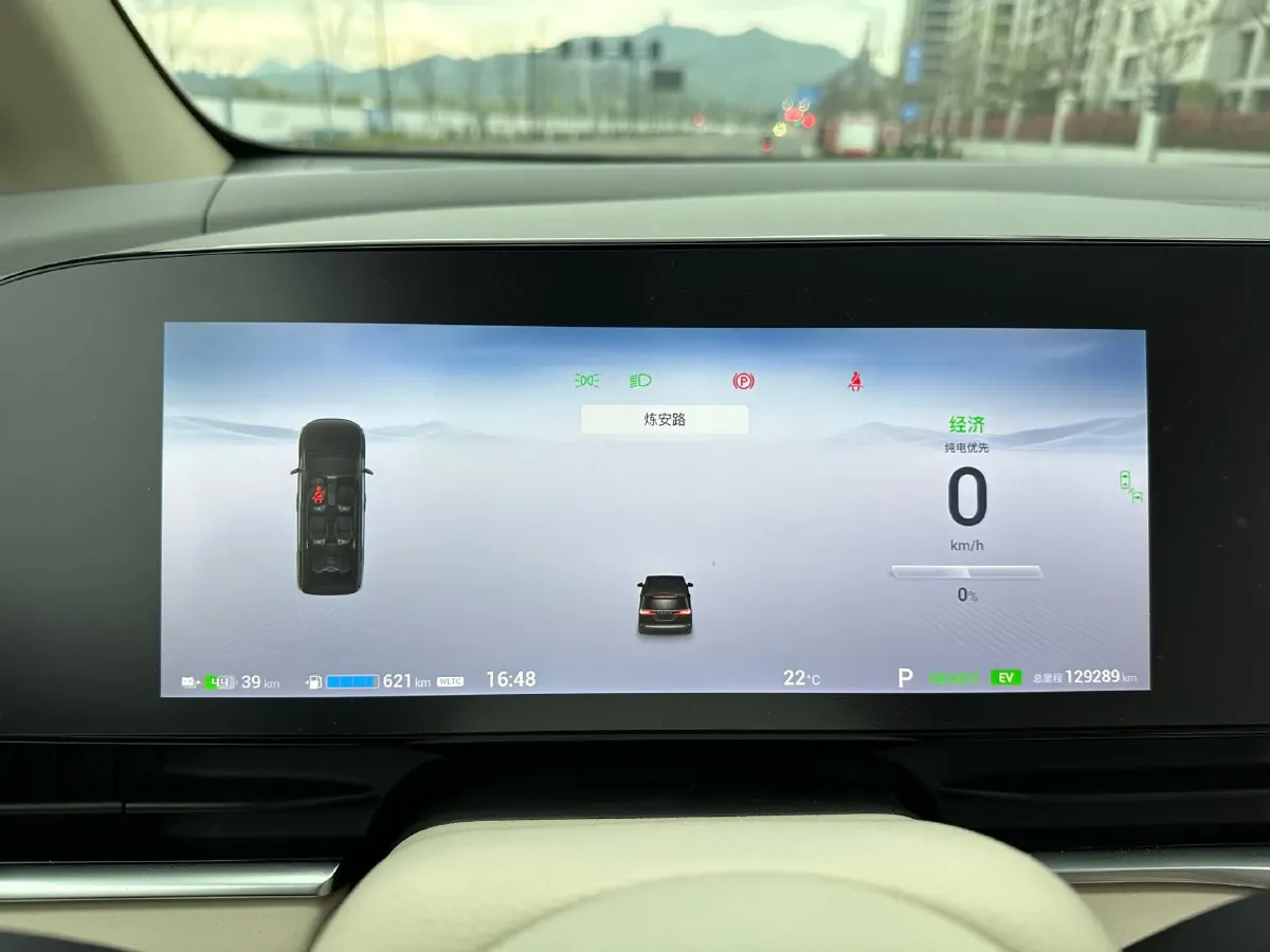 2022 Voyah Dream 1.5T 136HP L4 PHEV 25.57KWH,autocango,china used car exporter,china ev exporter,chinese used car exporter,chinese used ev exporter