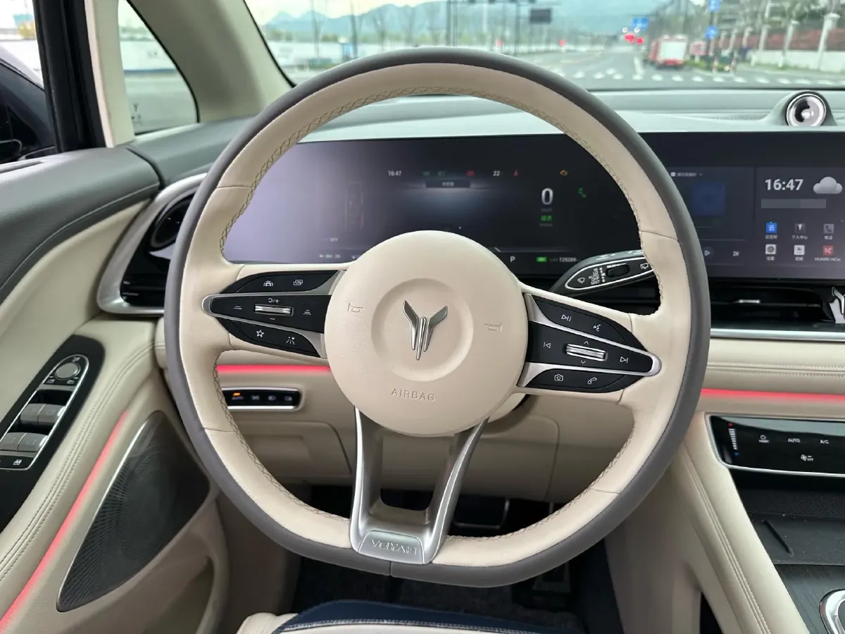 2022 Voyah Dream 1.5T 136HP L4 PHEV 25.57KWH,autocango,china used car exporter,china ev exporter,chinese used car exporter,chinese used ev exporter