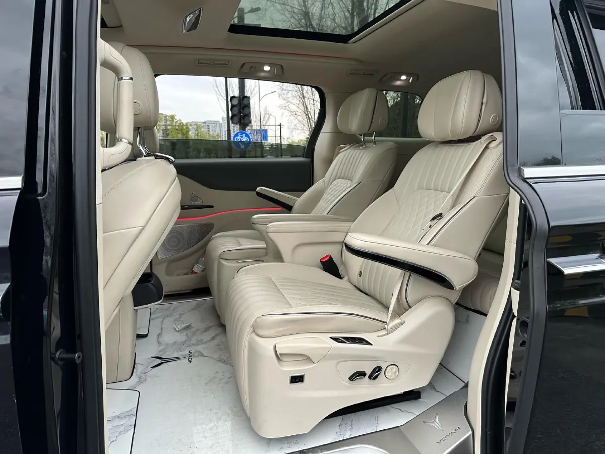 2022 Voyah Dream 1.5T 136HP L4 PHEV 25.57KWH,autocango,china used car exporter,china ev exporter,chinese used car exporter,chinese used ev exporter