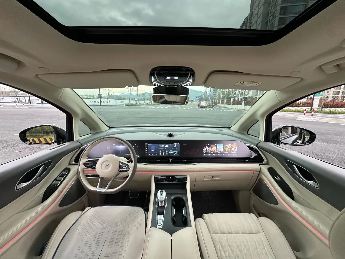 2022 Voyah Dream 1.5T 136HP L4 PHEV 25.57KWH,autocango,china used car exporter,china ev exporter,chinese used car exporter,chinese used ev exporter