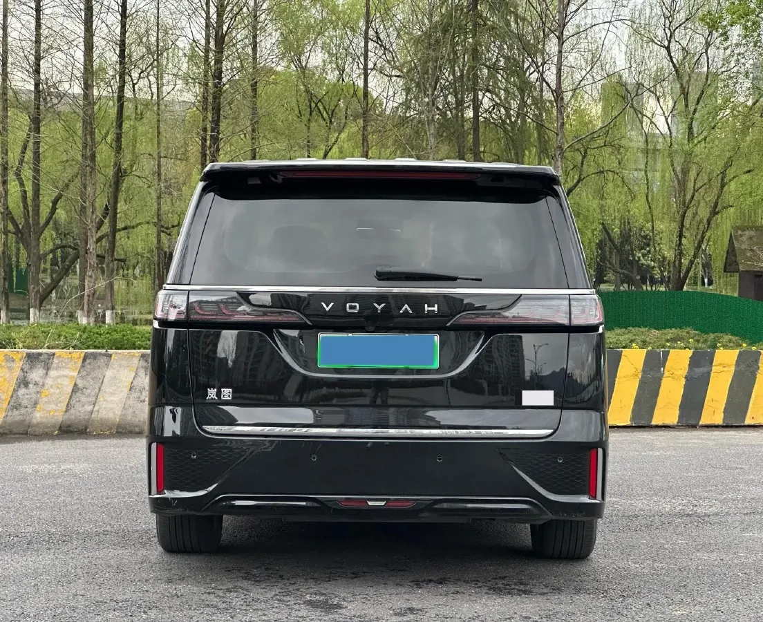 2022 Voyah Dream 1.5T 136HP L4 PHEV 25.57KWH,autocango,china used car exporter,china ev exporter,chinese used car exporter,chinese used ev exporter