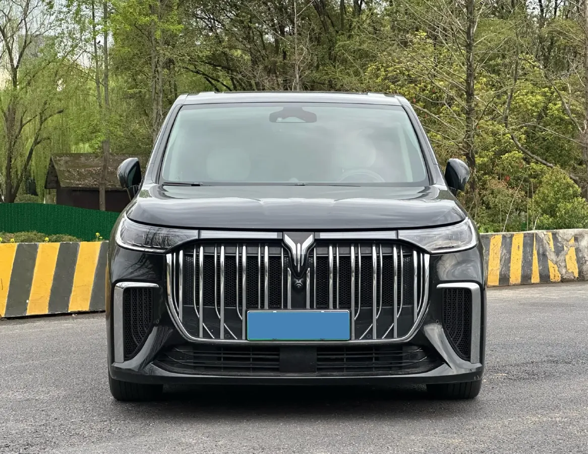 2022 Voyah Dream 1.5T 136HP L4 PHEV 25.57KWH,autocango,china used car exporter,china ev exporter,chinese used car exporter,chinese used ev exporter