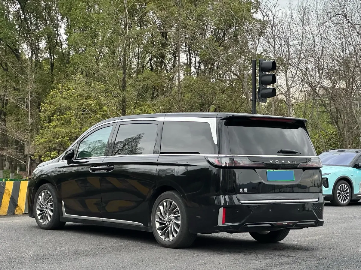 2022 Voyah Dream 1.5T 136HP L4 PHEV 25.57KWH,autocango,china used car exporter,china ev exporter,chinese used car exporter,chinese used ev exporter