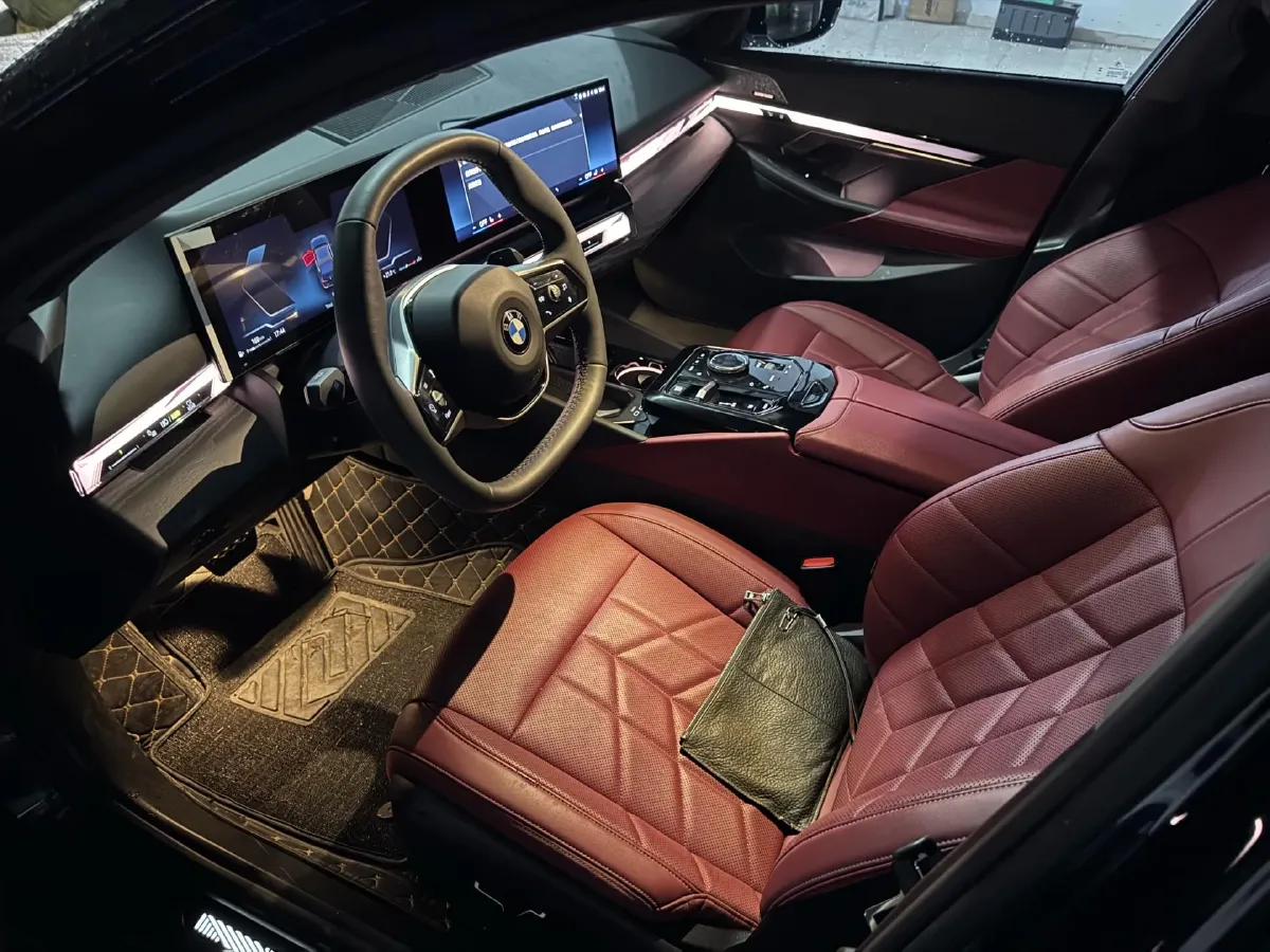 2025 BMW 5 Series 2.0T 258HP L4 8AT,autocango,china used car exporter,china ev exporter,chinese used car exporter,chinese used ev exporter