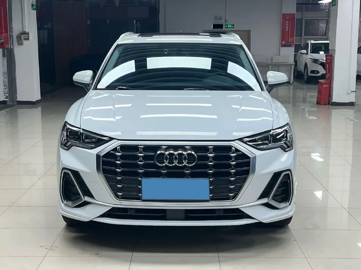 2022 Audi Q3 1.4T 150HP L4 7DCT,autocango,china used car exporter,china ev exporter,chinese used car exporter,chinese used ev exporter