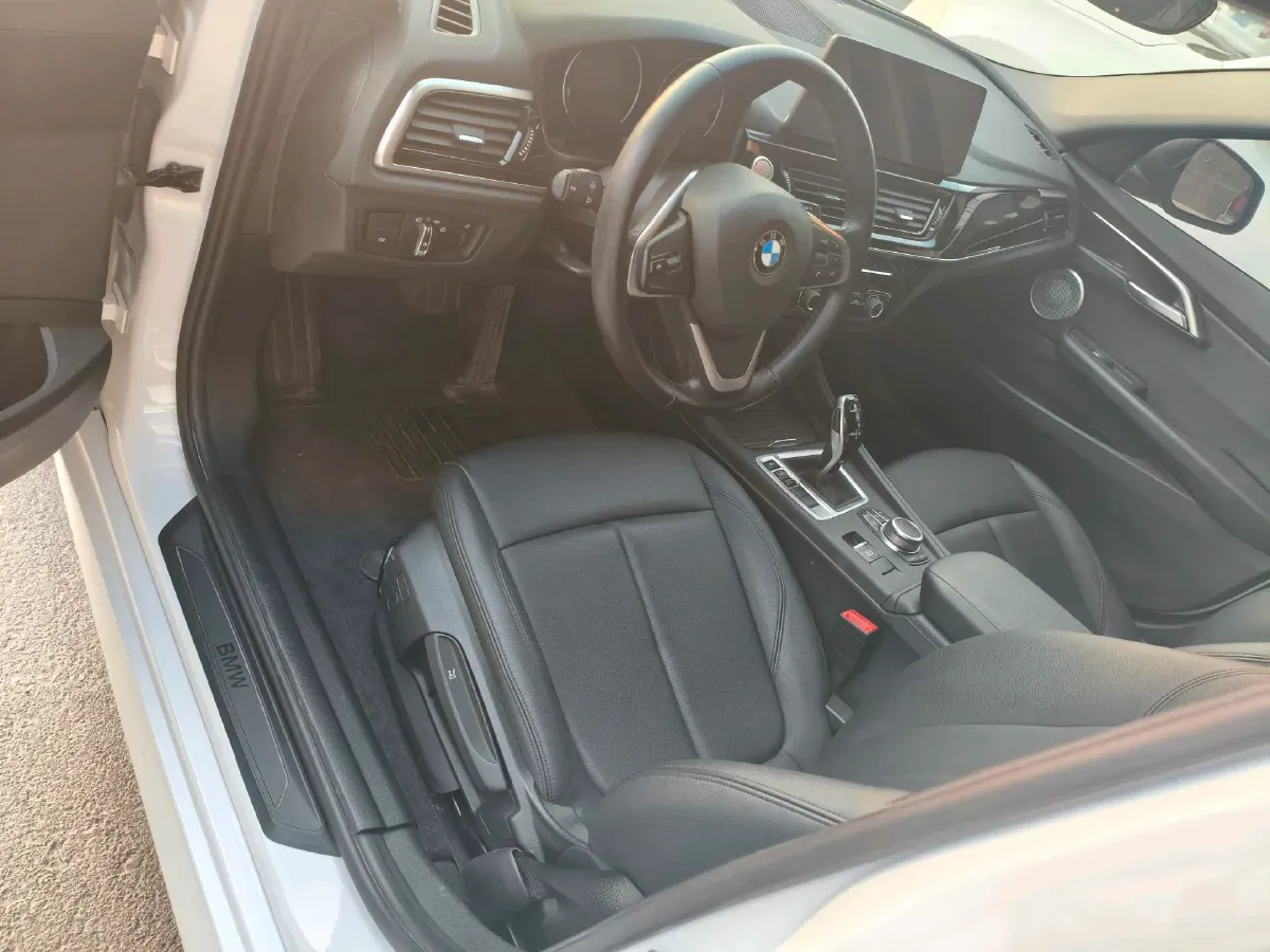 2022 BMW 1 Series 1.5T 140HP L3 7DCT,autocango,china used car exporter,china ev exporter,chinese used car exporter,chinese used ev exporter