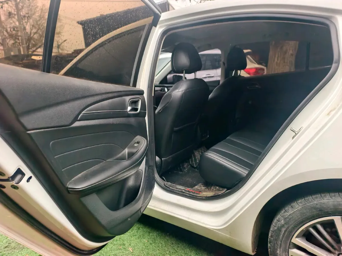 2019 Roewe i5 1.5L 120HP L4 CVT,autocango,china used car exporter,china ev exporter,chinese used car exporter,chinese used ev exporter