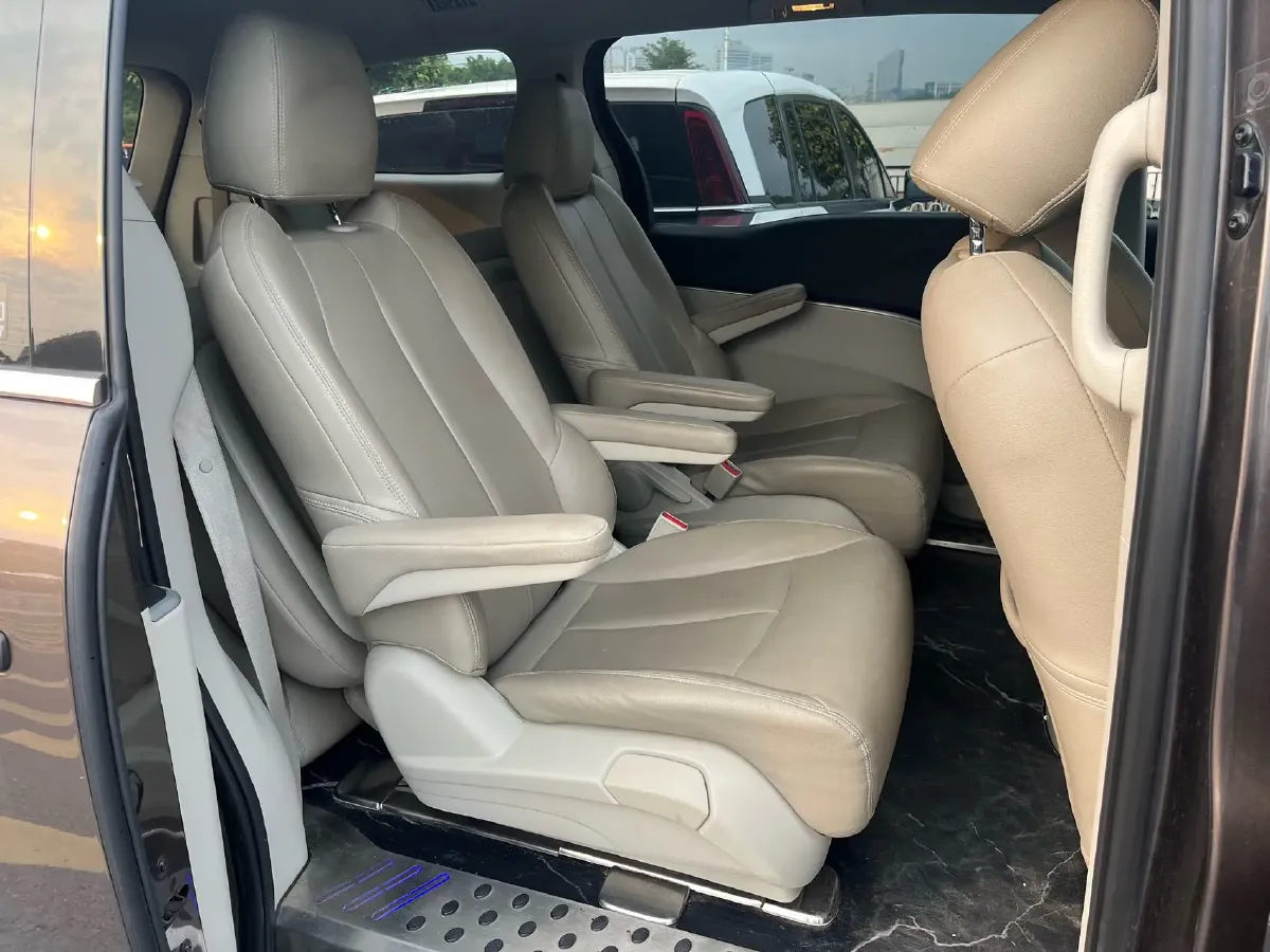 2023 Buick GL8 2.0T 237HP L4 9AT,autocango,china used car exporter,china ev exporter,chinese used car exporter,chinese used ev exporter