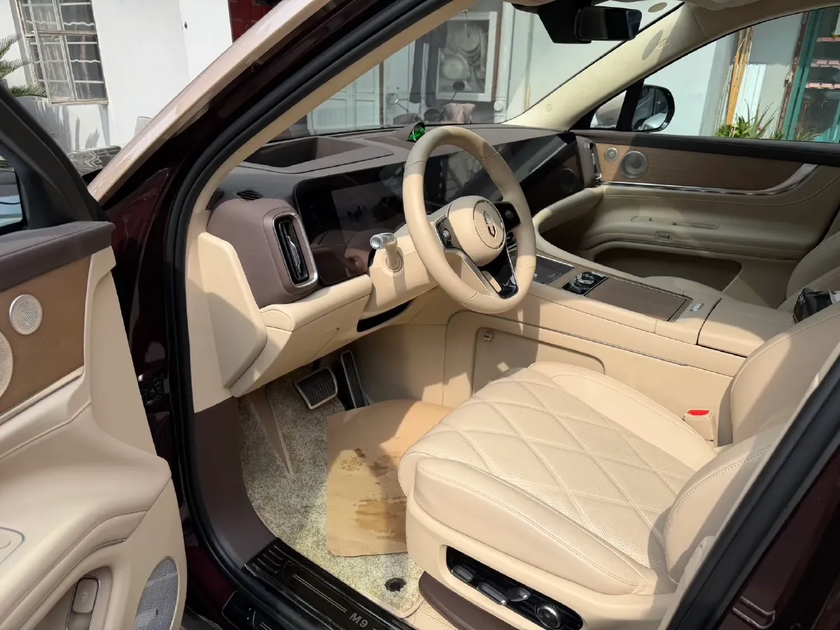 2025 AITO AITO M9 REEV 160HP REEV 52KWH,autocango,china used car exporter,china ev exporter,chinese used car exporter,chinese used ev exporter