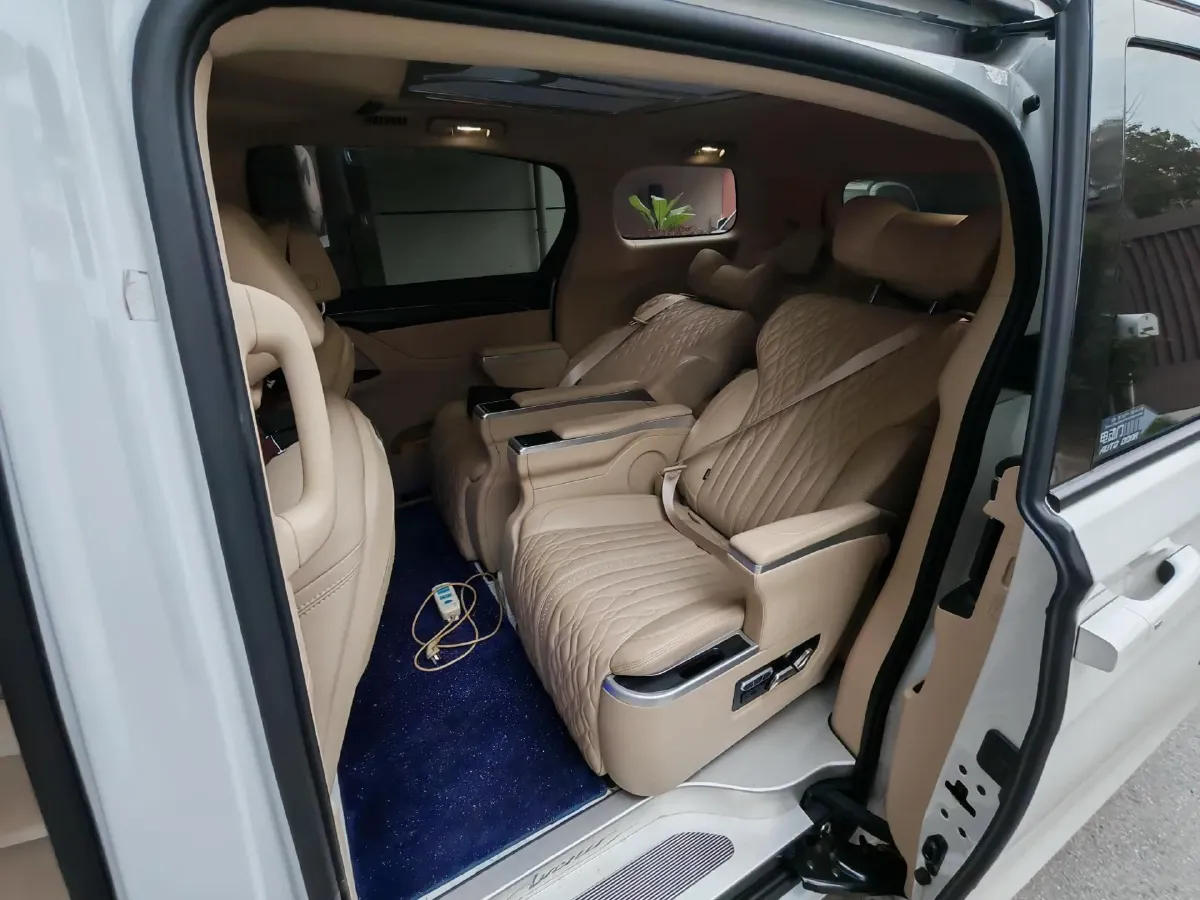 2022 Buick GL8 2.0T 237HP L4 9AT,autocango,china used car exporter,china ev exporter,chinese used car exporter,chinese used ev exporter