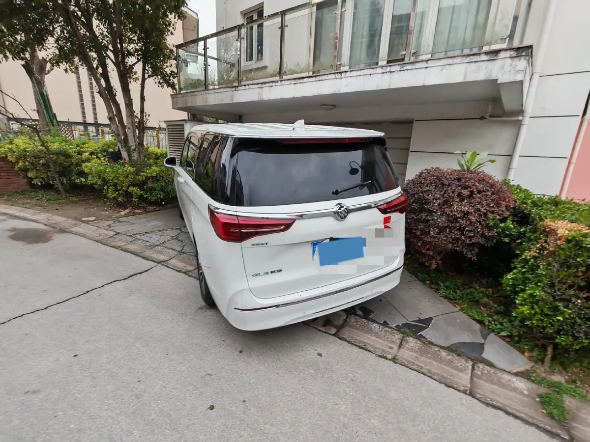 2022 Buick GL8 2.0T 237HP L4 9AT,autocango,china used car exporter,china ev exporter,chinese used car exporter,chinese used ev exporter